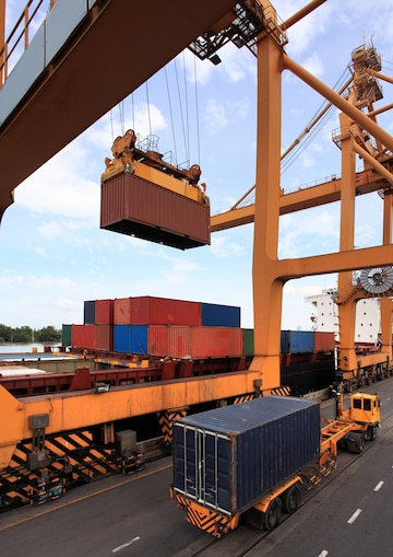 Freight forwarding cargo containers